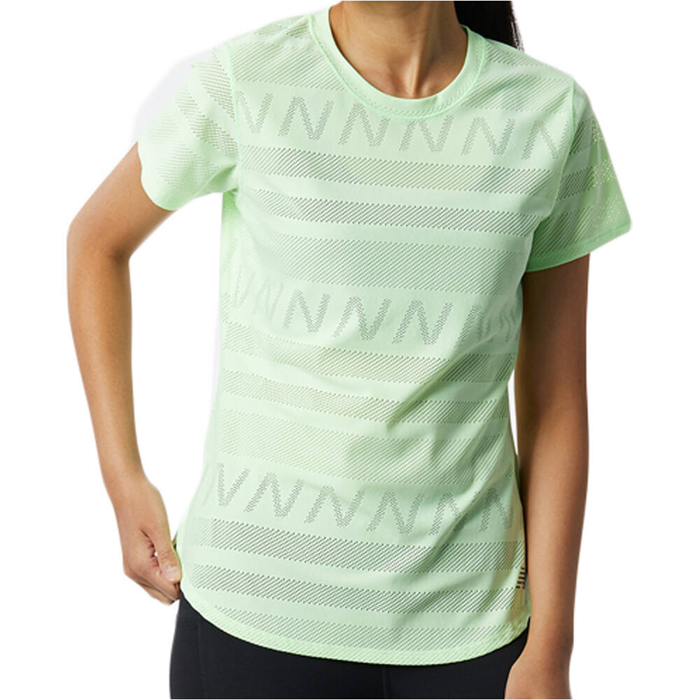 New Balance camiseta entrenamiento manga corta mujer New Balance Q Speed Jacquard Short Sleeve vista detalle New Balance camiseta entrenamiento manga corta mujer New Balance Q Speed Jacquard Short Sleeve vista detalle