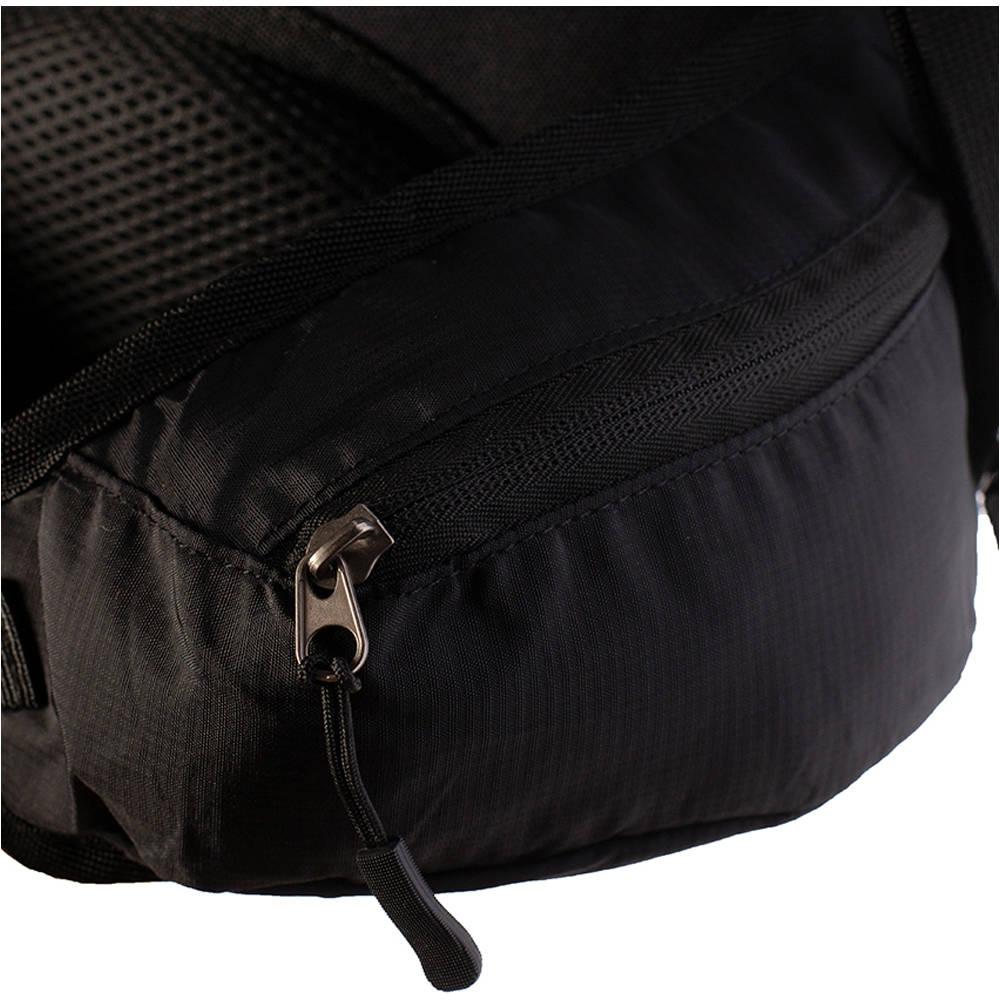 Arch Max varios running Arch Max Backpack 21L 03 Arch Max varios running Arch Max Backpack 21L 03
