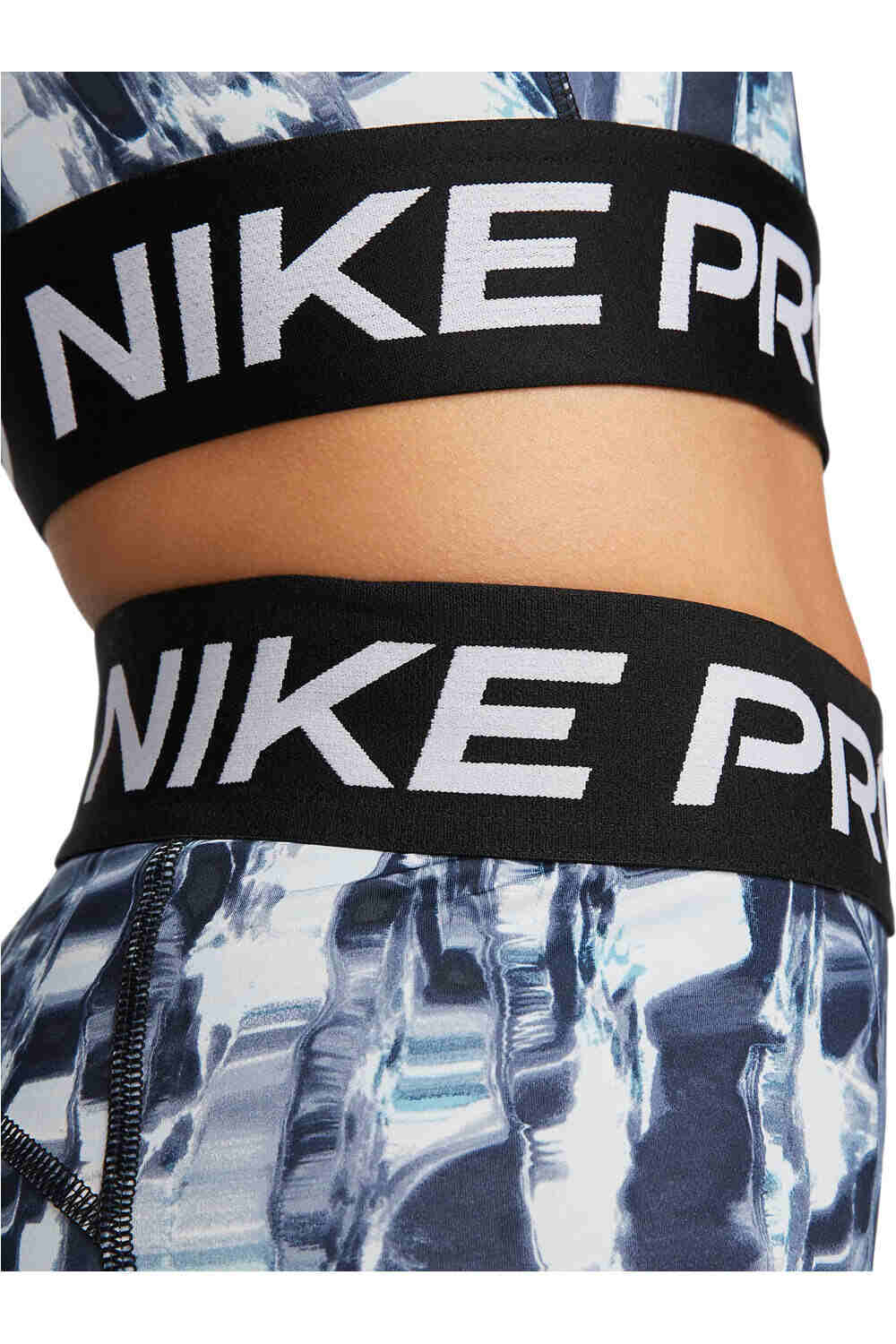 Nike pantalones y mallas cortas fitness mujer Nike W NP DF MR 3IN SHORT AOP vista trasera Nike pantalones y mallas cortas fitness mujer Nike W NP DF MR 3IN SHORT AOP vista trasera