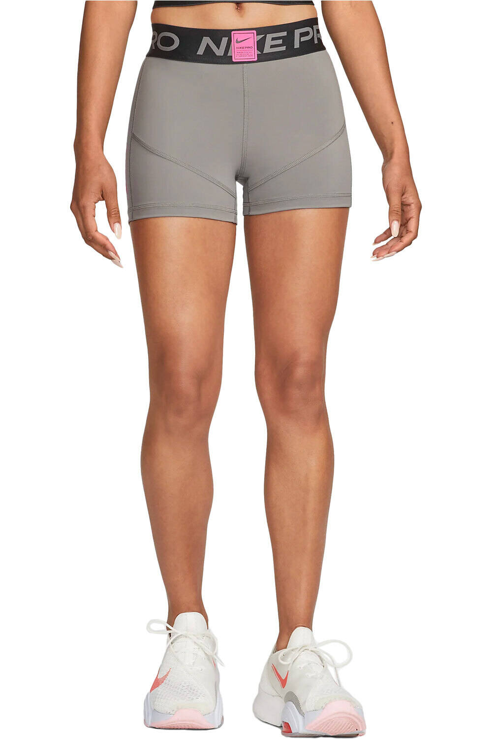 Nike pantalones y mallas cortas fitness mujer Nike W NP DF MR 3IN GRX SHORT vista trasera Nike pantalones y mallas cortas fitness mujer Nike W NP DF MR 3IN GRX SHORT vista trasera