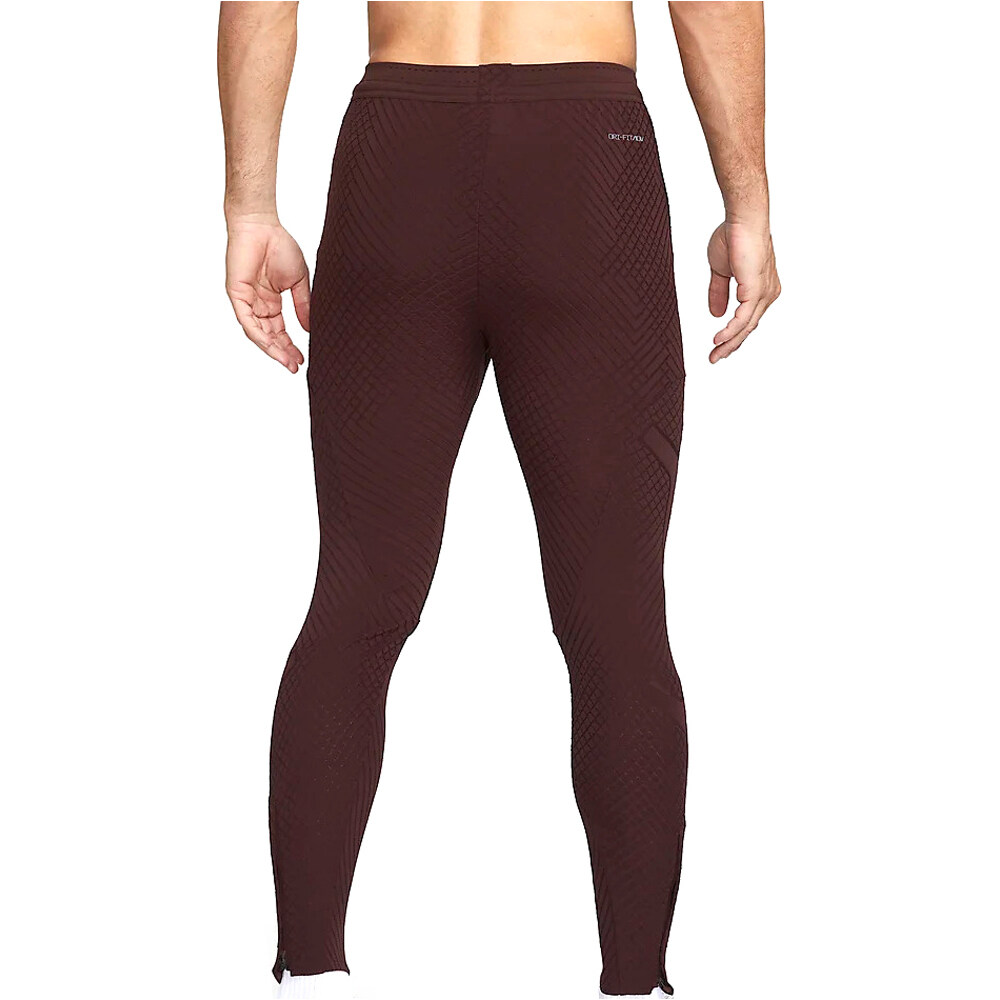 Nike pantalones largos futbol Nike LIVERPOOL 23 MNK DFADV STRK E PNT KPZKS vista trasera Nike pantalones largos futbol Nike LIVERPOOL 23 MNK DFADV STRK E PNT KPZKS vista trasera