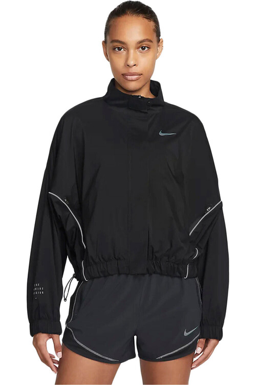 NIKE W NK RUN DVN JKT negro