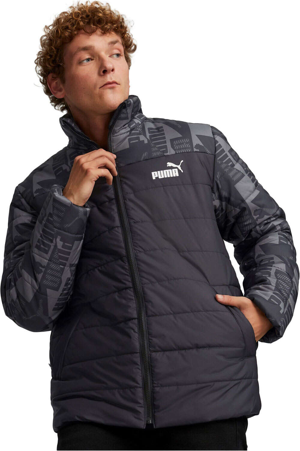 Puma sudadera hombre Puma ESS+ Padded AOP Jack vista frontal Puma sudadera hombre Puma ESS+ Padded AOP Jack vista frontal