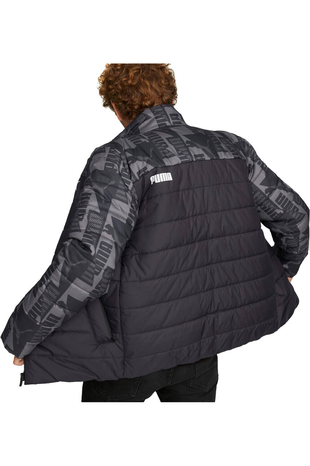 Puma sudadera hombre Puma ESS+ Padded AOP Jack vista trasera Puma sudadera hombre Puma ESS+ Padded AOP Jack vista trasera